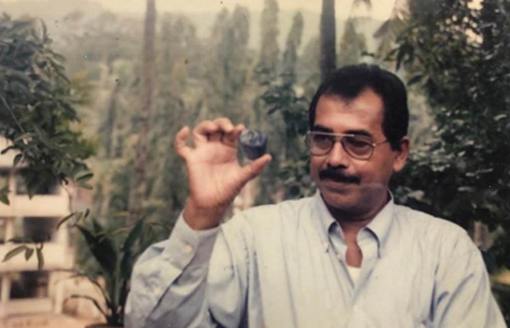 K M Siddique holding the Pride of Sri Lanka (856 Ct Saphire)