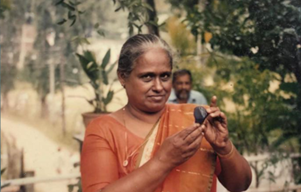 Ms. Leelawathi Darmadasa holding the Pride of Sri Lanka (856 Ct Saphire)